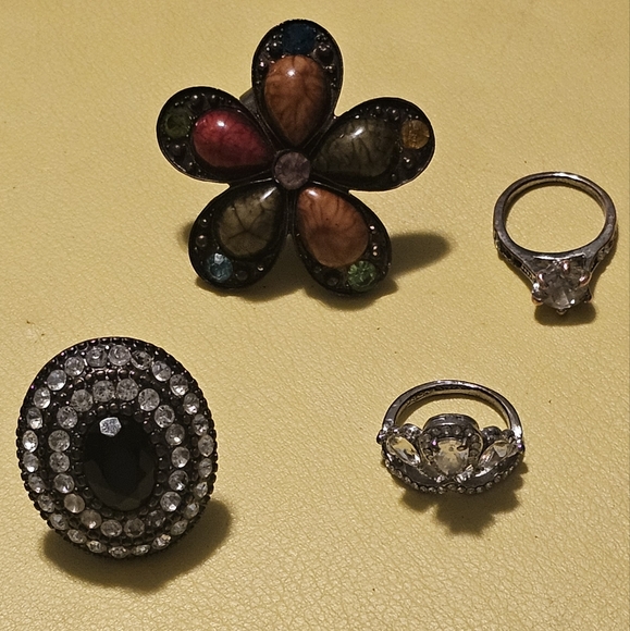 4 Costume Rhinestone Rings - For the price of 1 - Picture 1 of 12